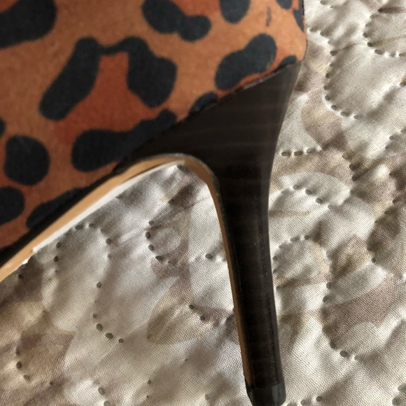 Sueded Animal print pumps - Picture 2 of 8